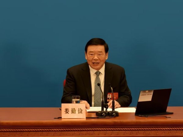 娄勤俭：让人民群众能消费、敢消费、愿消费