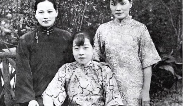 败退台湾前蒋介石想枪毙张学良，宋美龄：你敢杀他，我马上就走开