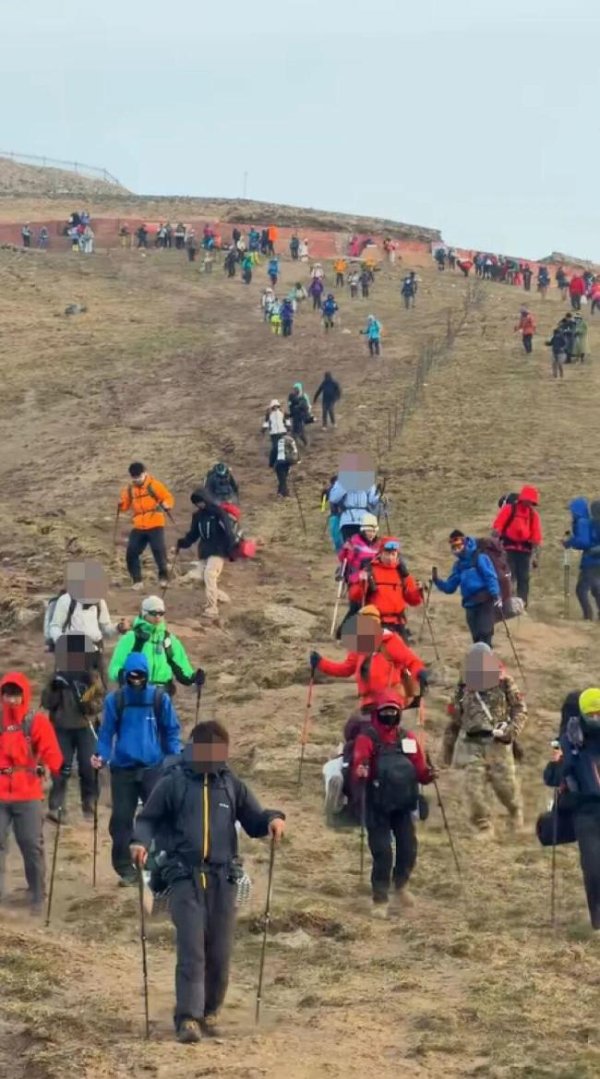 应急局称五台山求援游客已安全下山 风雪中惊险救援