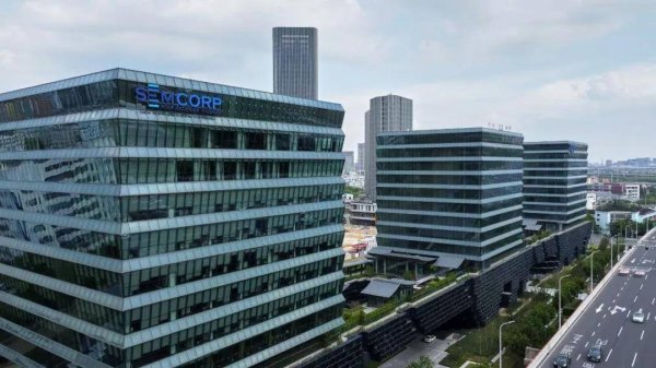 从“买”到“建”：恩捷股份的双线操作与财务健康再平衡