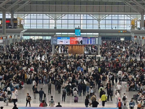 陕西铁路“五一”假期客货运输双创新高 累计发送旅客513万人次