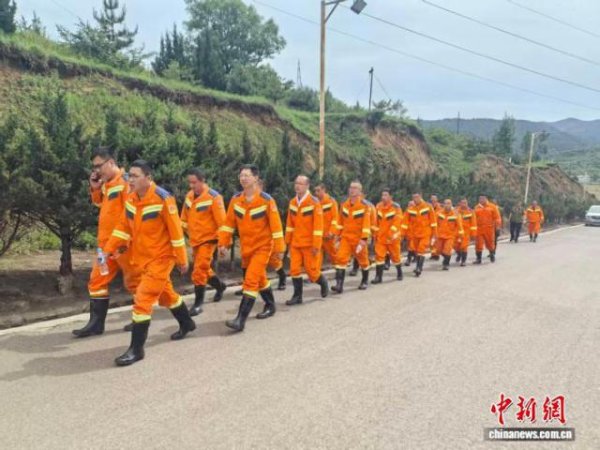 山西留神峪煤矿附近商户：“晚上11点没人来买东西，我才确定出事了”