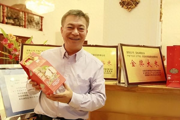 68岁前TVB传奇小生中风后近况曝光, 首谈当年破产真相: 一场误会