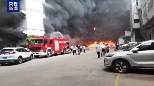 福建晋江一鞋厂着火造成多人伤亡，当地消防出动183人、35车扑救，目前明火已被扑灭